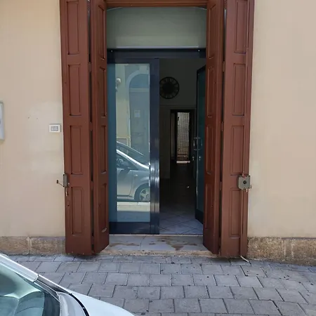 Giordano Bruno 8 *